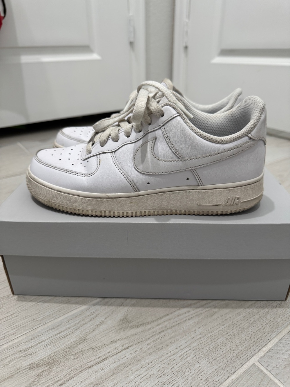 Nike WMNS Air Force 1 '07 White Sneakers, size 8